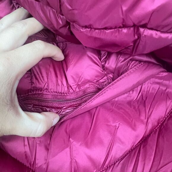 Charter Club‎ Women's Packable Hooded Puffer Vest Garnet Size L - Picture 9 of 9